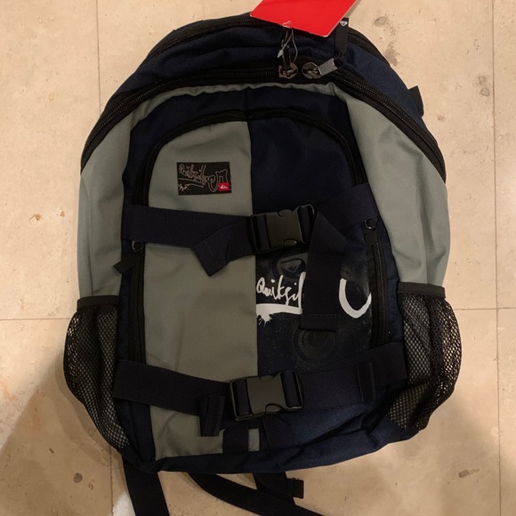 **NEW** Boys’ Quiksilver Backpack - Picture 3 of 7
